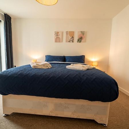 Spacious Apartment In Woking Town Centre Екстер'єр фото