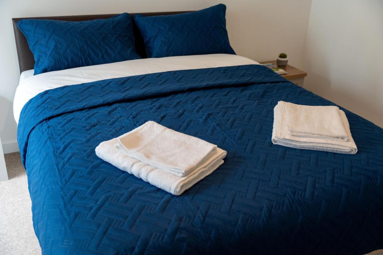 Spacious Apartment In Woking Town Centre Екстер'єр фото