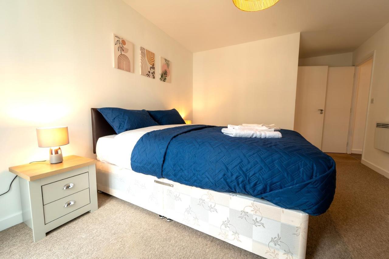 Spacious Apartment In Woking Town Centre Екстер'єр фото
