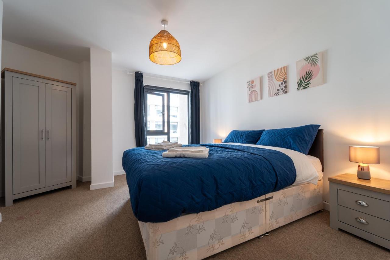 Spacious Apartment In Woking Town Centre Екстер'єр фото